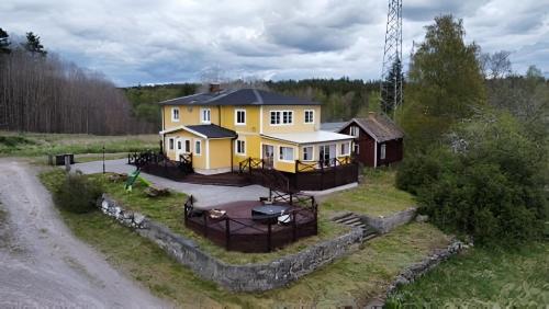 an aerial view of a large yellow house at Skräpplinge gård in Mörlunda