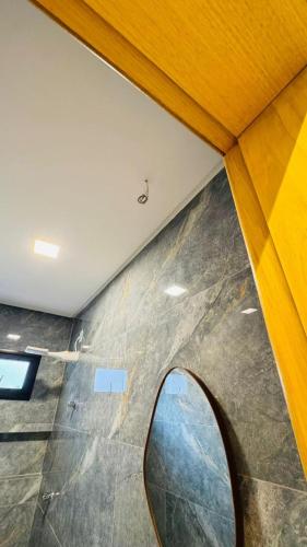 a room with a mirror on the floor at Casa Samambaia in Goiânia