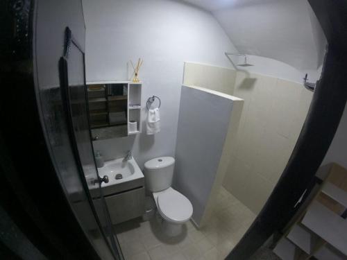 a small bathroom with a toilet and a sink at Hermoso y Comodo ApartaStudio! in Villavicencio