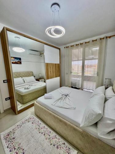 เตียงในห้องที่ Memory Apartment