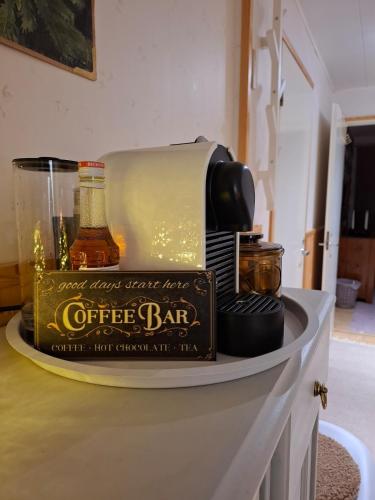 Kemudahan buat kopi dan teh di Homestay Onnela Rovaniemi