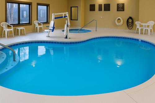 a pool in a hotel room with a swimming pool at Vista Suites Near Island and Leconte Convention Center in Pigeon Forge