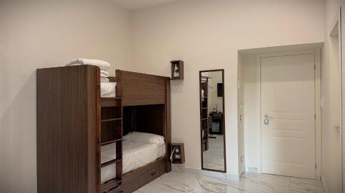 a room with a bunk bed and a mirror at AuRoom in Naples
