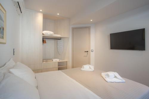 Postel nebo postele na pokoji v ubytování Calma Suites Lefkada