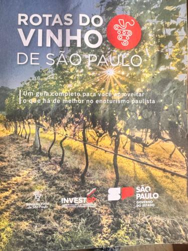 a book with a picture of a vineyard at Refúgio dos pinhais in Sapucaí-Mirim