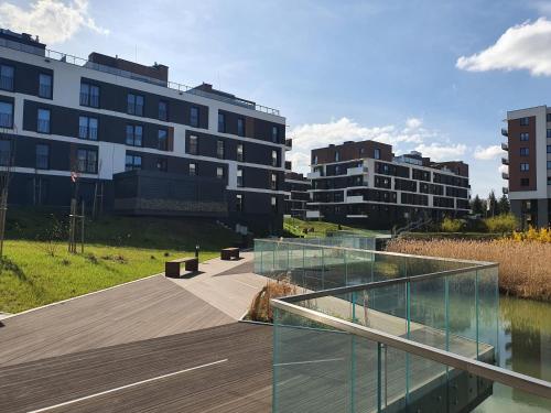 Apartamenty Ceglana Park- prywatny parking- piękne osiedle- nowe luksusowe mieszkanie z biurkiem