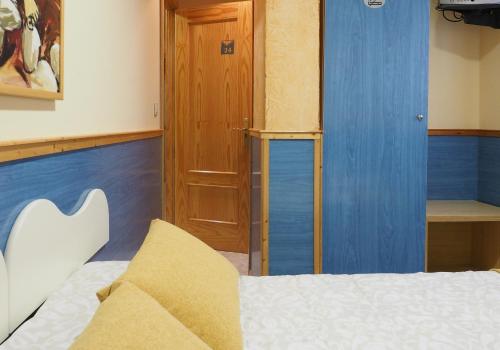Postel nebo postele na pokoji v ubytování Hostal El Cartero