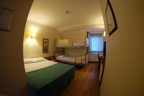 Krevet ili kreveti na kat u jedinici u objektu Haydarpasa Hotel
