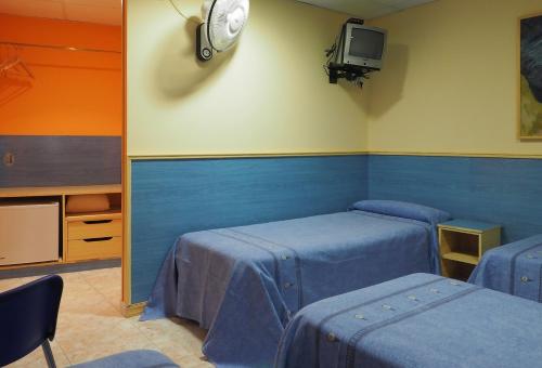 TV a/nebo společenská místnost v ubytování Hostal El Cartero