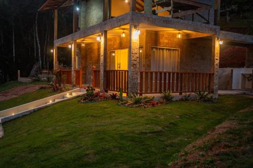 Taman di luar Chalés Montana