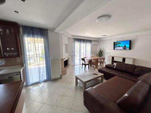 Televisyen dan/atau pusat hiburan di Riviera Apartment II