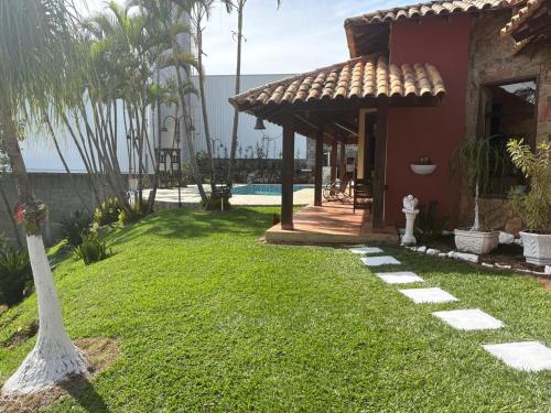 Taman di luar Pousada Duas Marias