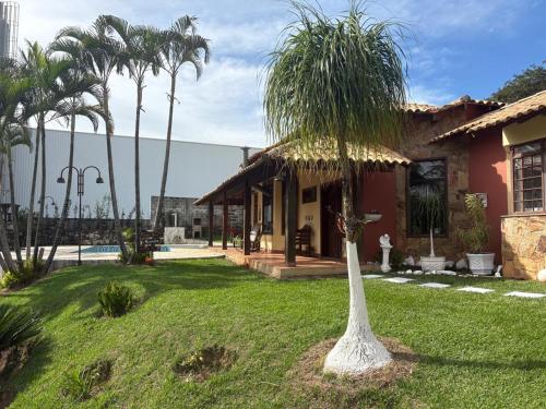 Taman di luar Pousada Duas Marias