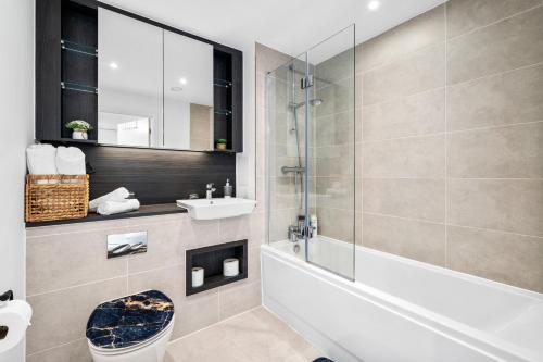 Ένα μπάνιο στο Stylish 1BR Flat in Hayes 4 Guests-5 Min to Heathrow#20 Min to Central London