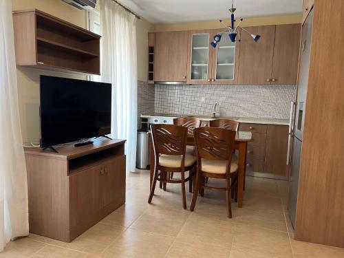 Una cocina o cocineta en Sidis home flogita