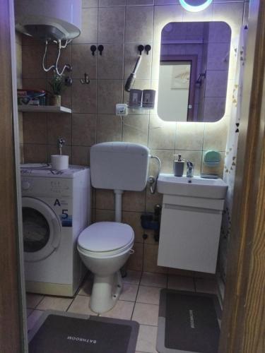 Kupatilo u objektu AK apartman