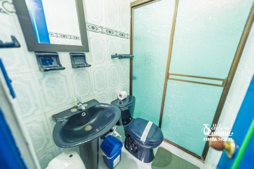 a small bathroom with a sink and a shower at El Sendero del Quindío I Finca Hotel I Eje Cafetero in Calarcá