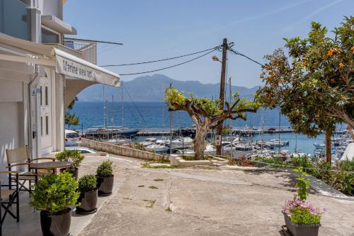 THE HOWARD PLACE - ENTIR HOME WITH A SEA VIEW FOR 5 GUESTs