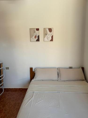 Ένα ή περισσότερα κρεβάτια σε δωμάτιο στο Natyra Rooms Zvernec