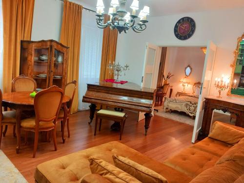 Ruang duduk di Old Town Gem