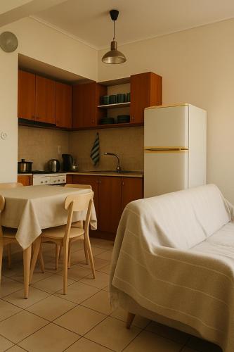 Apartment for 4 with Acropolis view - Athens 5km Piraeus 5km Metro 5' walk