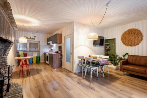 a living room and kitchen with a table and chairs at Casa Il sole, vicino Deruta Assisi Perugia Monte Falco in Deruta