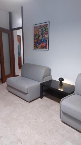 a living room with a couch and a coffee table at Casa vacanza PASsaggio in Como