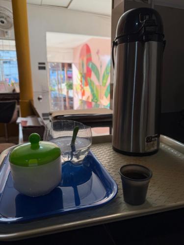 Tetera y cafetera en Hotel Rosandy Galaxy