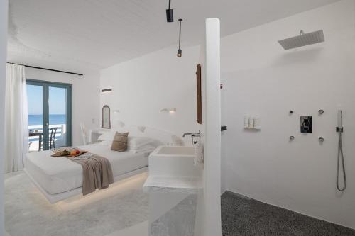 Una cama o camas en una habitación de Kana Hotel