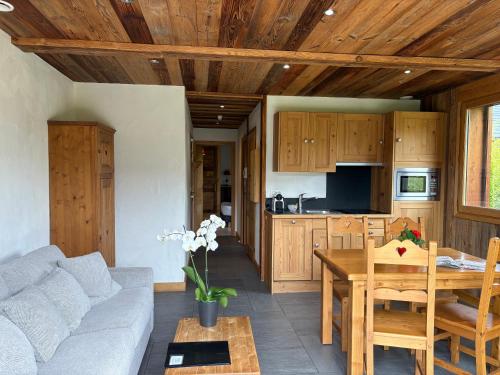 a living room with a couch and a table at Gîte Balnéo Au Coeur des Alpes in Taninges