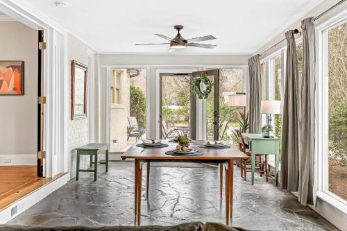 Fotografie z fotogalerie ubytování Indulge in Luxury | The Fogleman House v destinaci Burlington