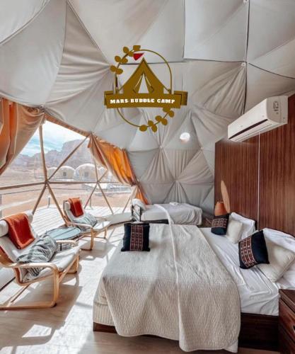 Llit o llits en una habitació de RUM MARS BUBBLE lUXURY CAMP