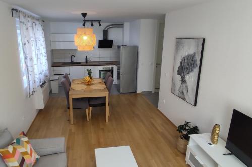 Apartments with parking space Zadar - 21550