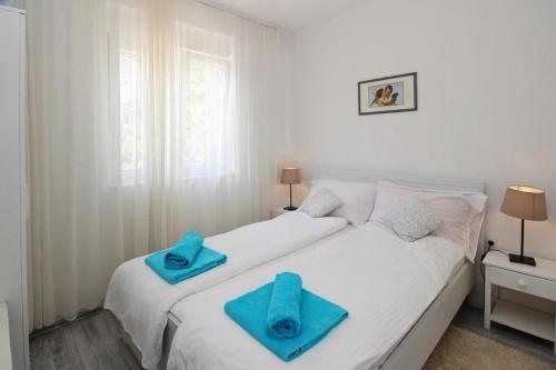 Apartments with parking space Baska, Krk - 24409