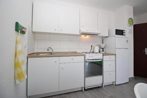 Apartments with parking space Baska, Krk - 24409