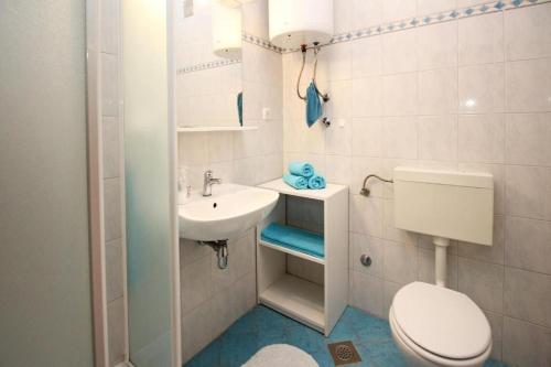 Apartments with parking space Baska, Krk - 24409