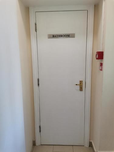 a white door with a sign on it in a room at Ax 1 Bed and Breakfast in London