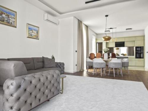 Three-Bedroom Penthouse Apartment