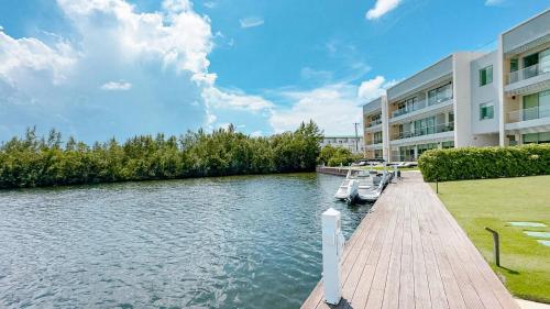 Modern Luxury 2bed by 7 Mile Beach