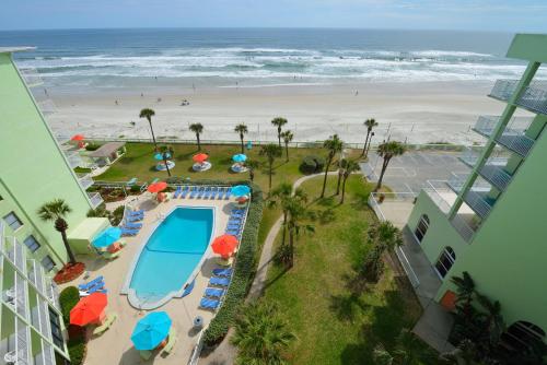 an overhead view of a swimming pool and the beach at El Caribe Resort and Conference Center in Daytona Beach