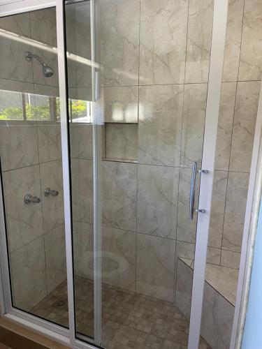 Φωτογραφία από το άλμπουμ του Villa Serenity Garden Apartment στο Νεγκρίλ