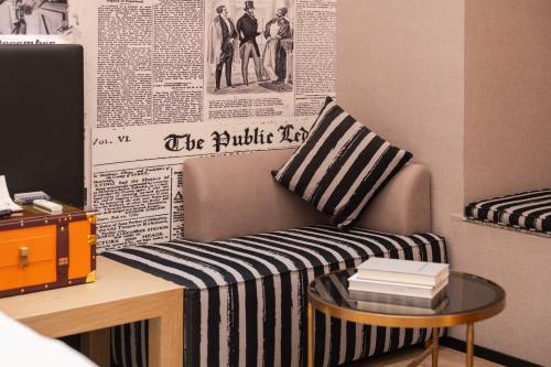 a living room with a couch and a table at Arthur Hotel Liwan COCO Park Dongsha Metro Guangzhou-24H Coffee & Low Tea & Free Shuttle Bus For Canton Fair By Paco in Guangzhou