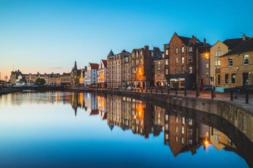 Θέα στο ποτάμι κοντά σε αυτό το διαμέρισμα