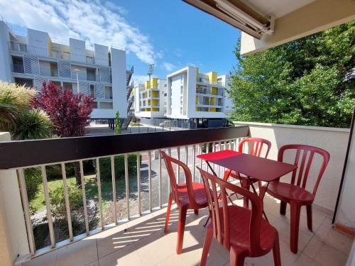 Spacieux 2 pièces avec balcon et parking proche gare, Royan - FR-1-550-93
