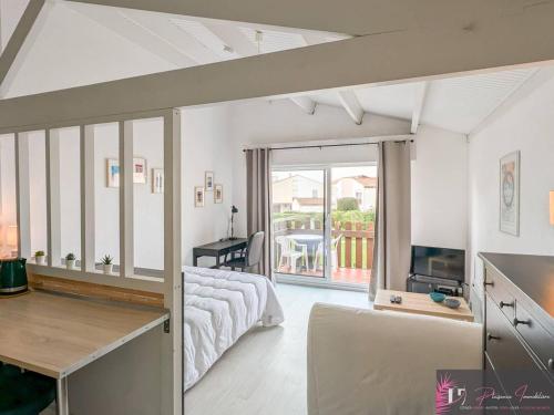 Studio confortable à La Rochelle avec balcon - FR-1-825-68