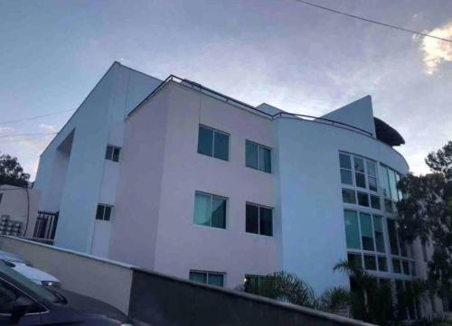 a white building with a lot of windows at Departamento terraza hulu in Guanajuato