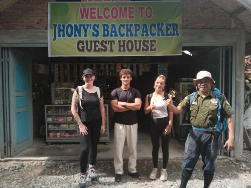 Επισκέπτες που μένουν στο Jhony's Backpacker-Guest House only stay here book treking with us