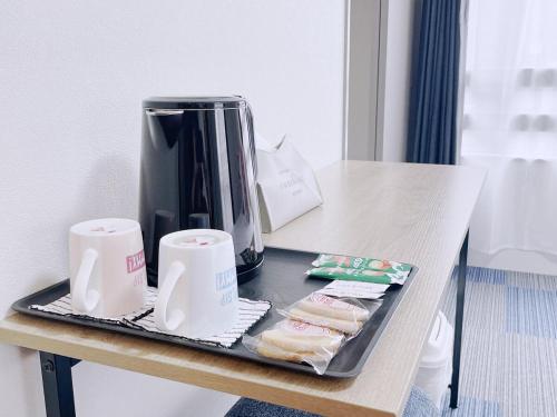 a tray with a coffee maker on a table at ksi南常盤台402 in Tokyo
