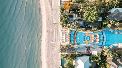 an overhead view of the beach and the ocean at InterContinental Hua Hin Resort by IHG in Hua Hin