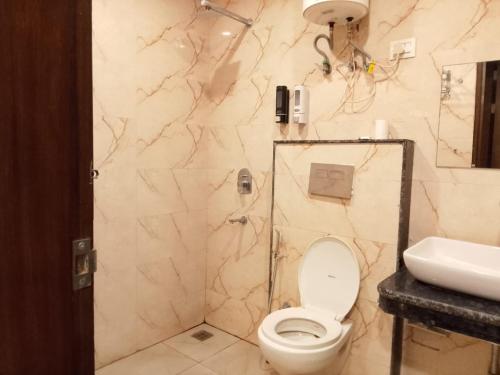 Koupelna v ubytování Hotel Royal Plaza Tark Delhi